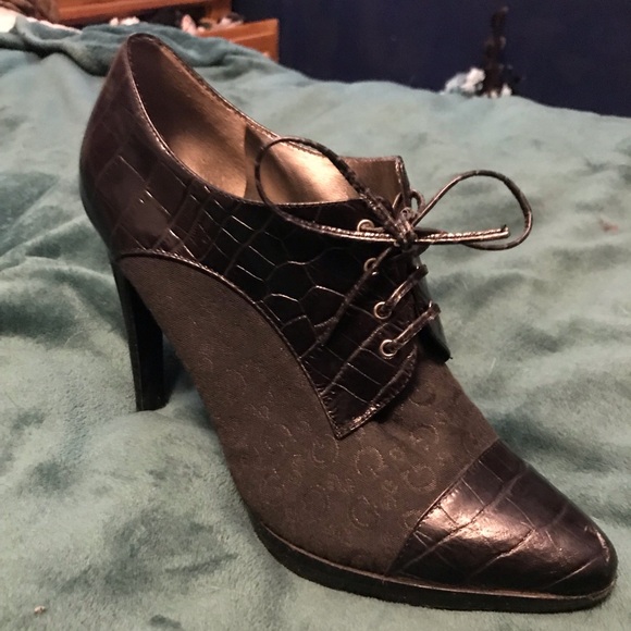 Super awesome Guess tie up high heels 🌺 - Picture 3 of 10